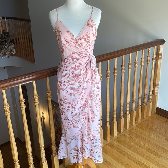 Bardot Dresses & Skirts - Bardot floral dress